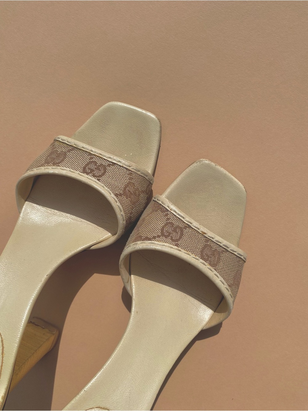 Gucci GG monogram Canvas mule sandals/ Beige / size 7.5B